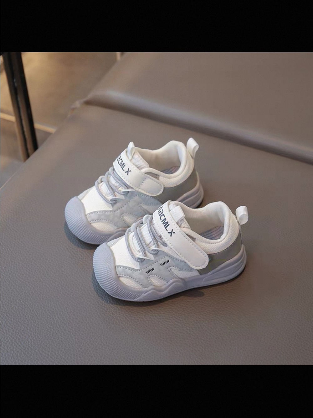 NEW Kids Athletic Sneakers - White and Light Gray  size 7Т insole 14 cm